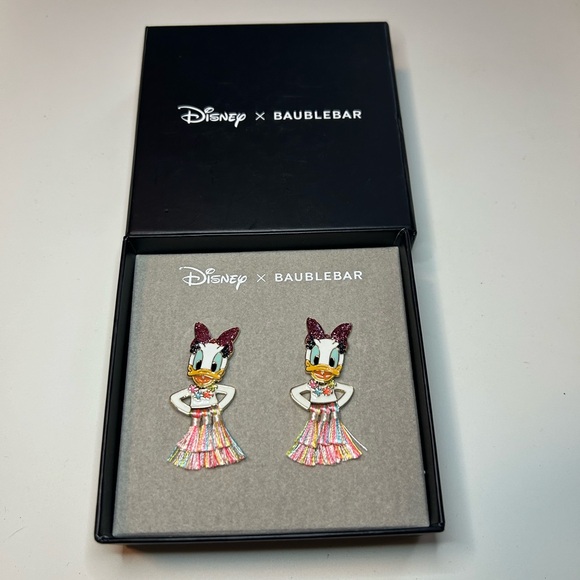 Disney Baublebar Daisy Duck Earrings Hula Skirt Hawaiian New Christmas 🎄🎁 - Picture 3 of 6